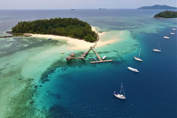 Destinasi Wisata di Kwandang, ibu kota Kabupaten Gorontalo Utara di Provinsi Gorontalo, Indonesia