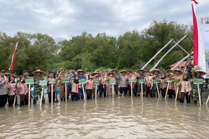 Satradar 224 Kwandang Tanam Mangrove di Pantai Anggrek dalam Upaya Pelestarian Ekosistem Pesisir