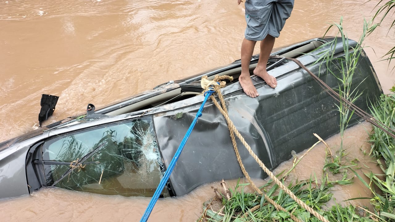 Minibus Terjun ke Waduk di Makassar, Satu Orang Tewas,5 Luka-Luka