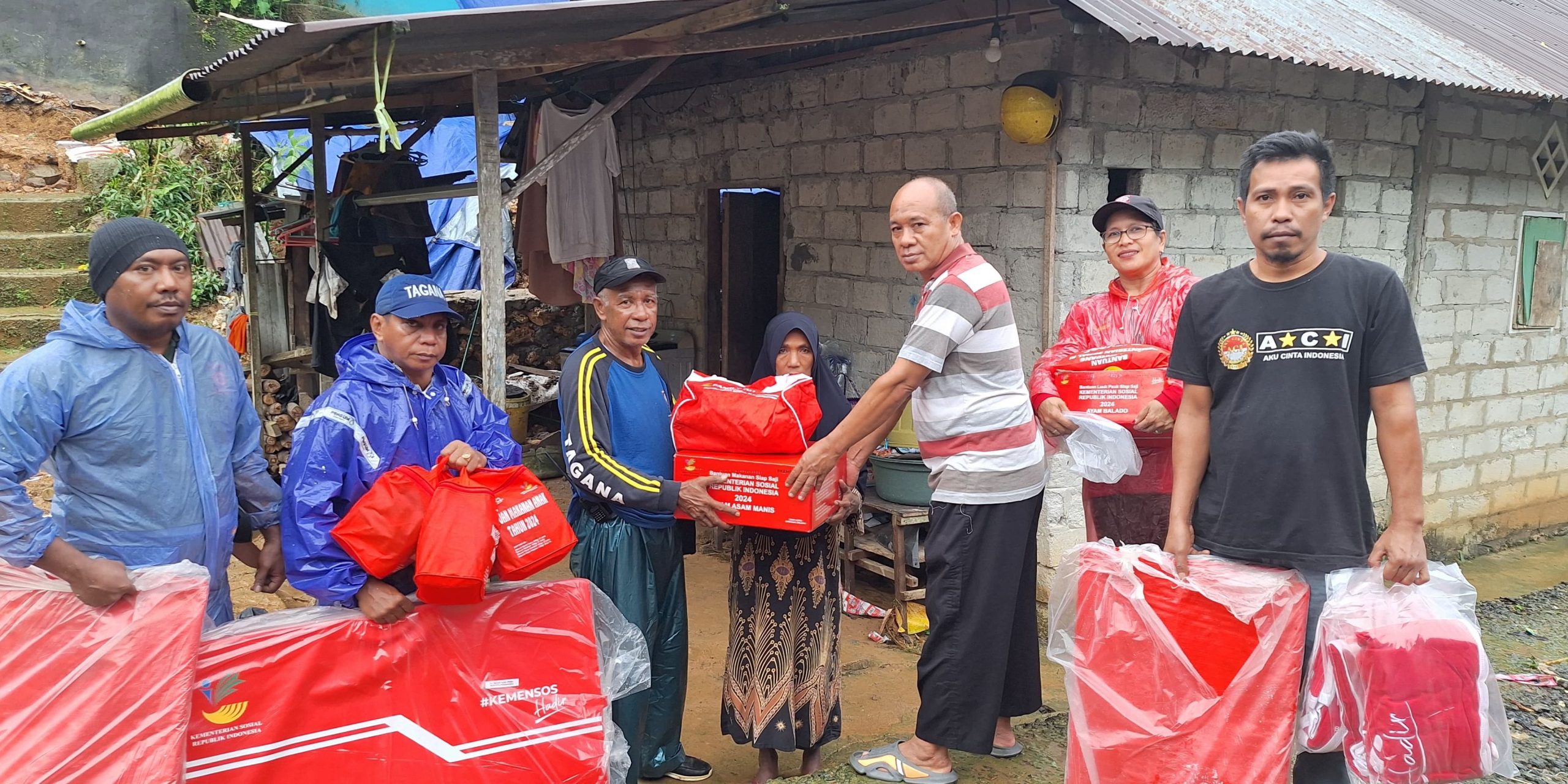 Kemensos Salurkan Bantuan Logistik untuk Korban Longsor Ambon