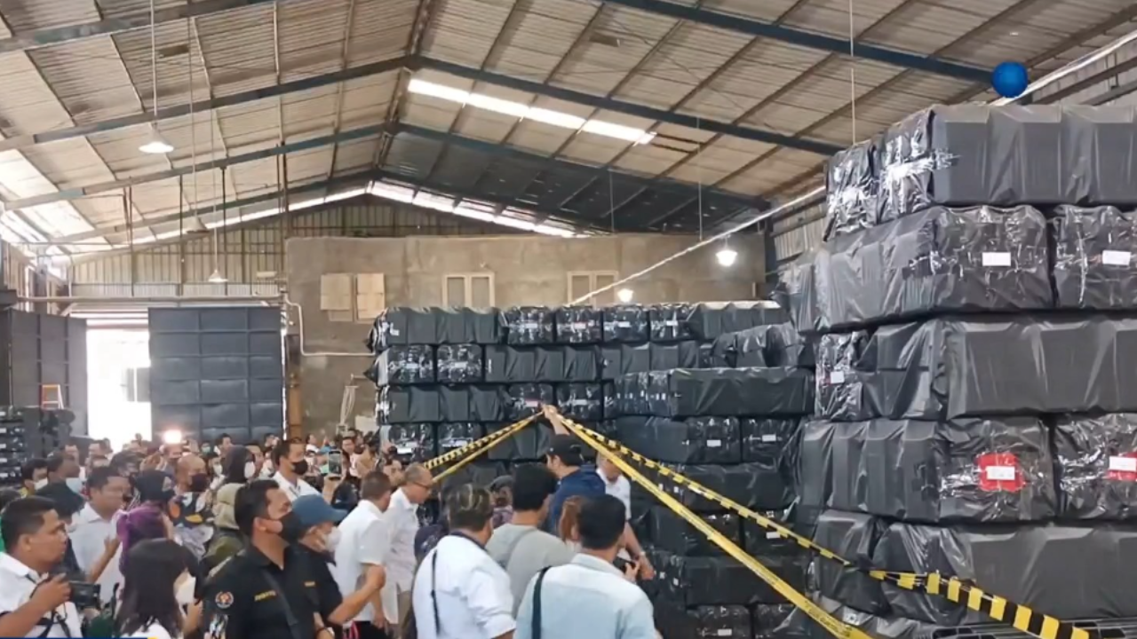 Polisi Gerebek Industri Diduga Produksi Oli Palsu di Tangerang, 8 Orang Diamankan