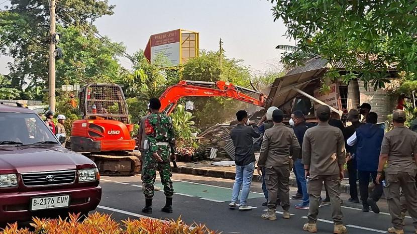 Satpol PP Depok Tertibkan 79 Bangunan Liar dari Jalur Pipa Gas